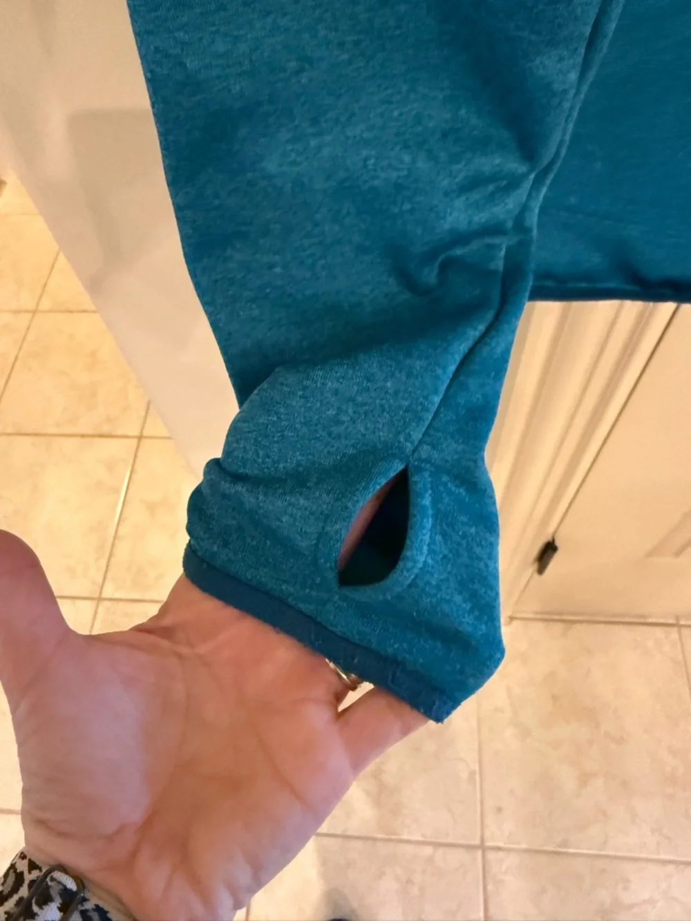 L.L. BEAN Blue Mountain Graphic Hoodie with thumb holes boys size 14-16